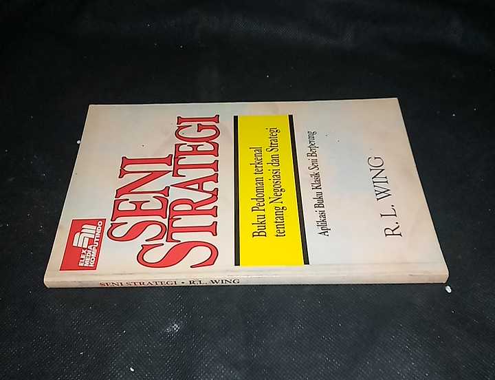 Buku SENI STRATEGI - Buku Pedoman Terkenal Tentang Negosiasi dan Strategi - Aplikasi Buku Klasik Seni Berperang - Oleh R.L.Wing - Penerbit Elex Media Komputindo - Cetakan Pertama - Tahun 1995