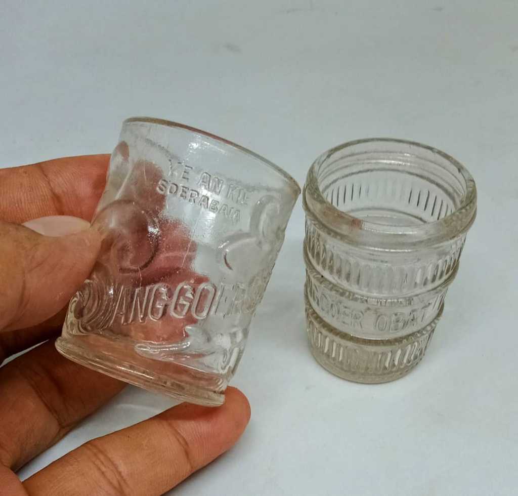 Sloki Ye An Kie Soerabaia & Anggoer Tjap sembilan Belas..