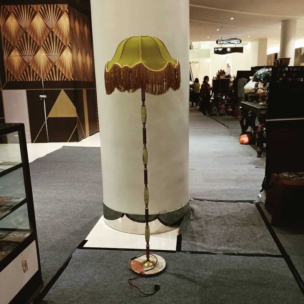 LAMPU STANDING RUANG SUDUT ITALY Material Green Onix kombinasi Kuningan