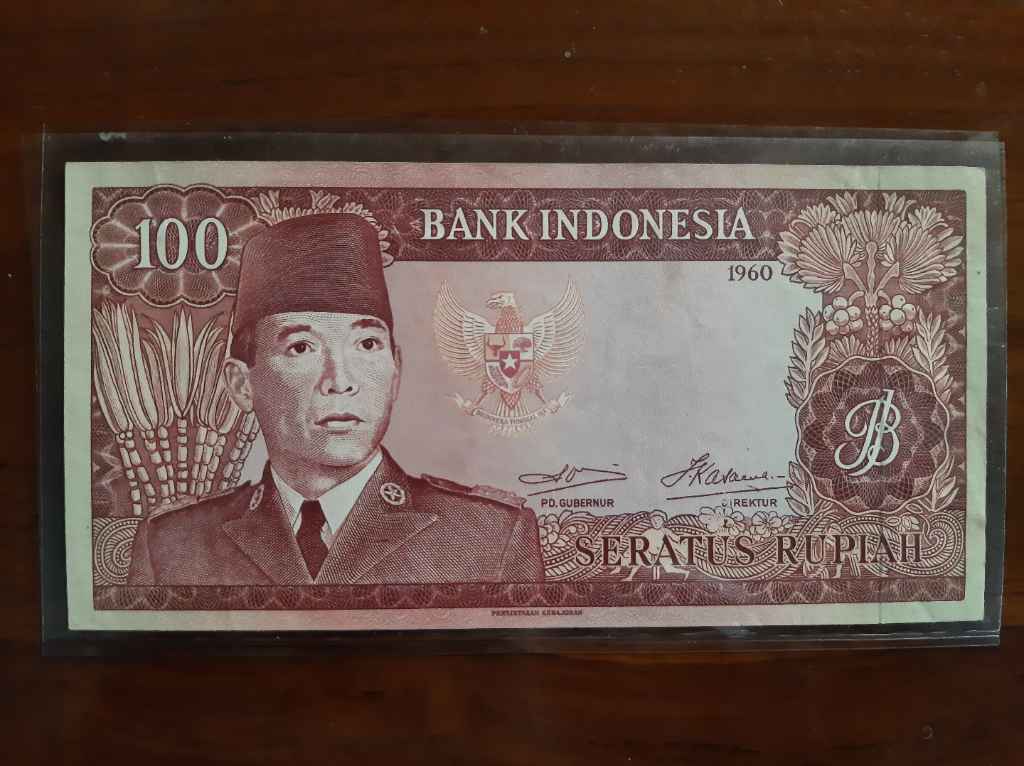 Uang kuno 100 rupiah Soekarno tahun 1960