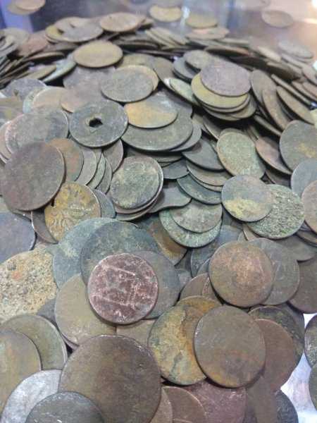 A1090 per 10 keping koin nederlands indies. temuan sungai random