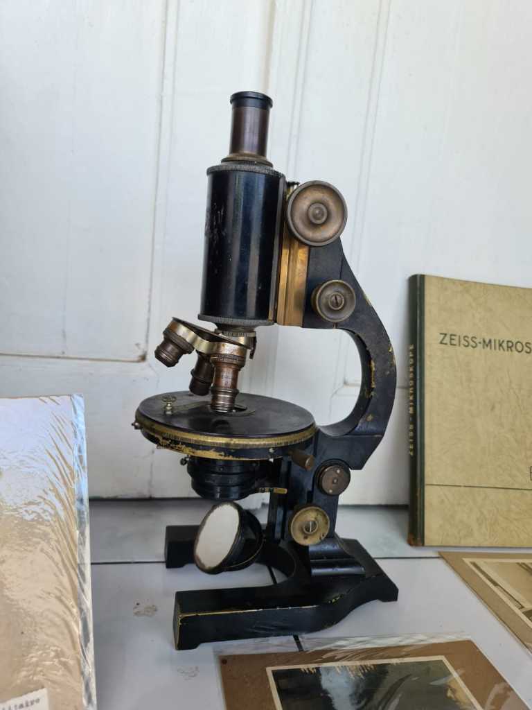 MICROSCOPE 1920 production germany Antique Solid Brass LEITZ 19Th-20Th , lengkap dengan bukunya