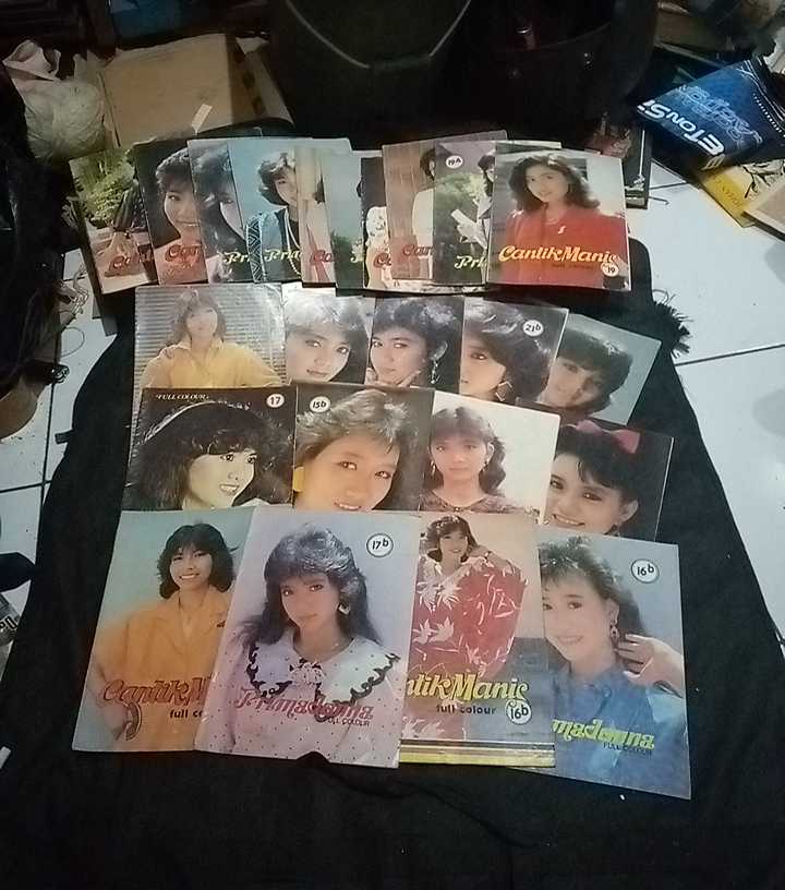 Temuan 23 BUKU MODEL BUSANA JADUL DIJUAL BORONGAN - Ukuran BUKU  22,6 cm x 15,4 cm x 4,3 cm - Tebal tiap Buku 23  hal - Full Model Busana, No Teks sama sekali