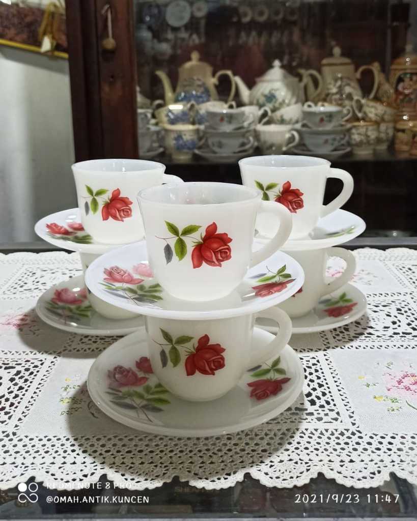 Cangkir Keramik Eropa Vintage