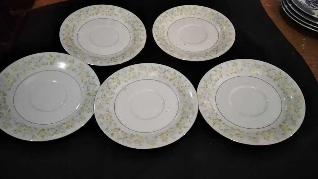 Piring Keramik Vintage