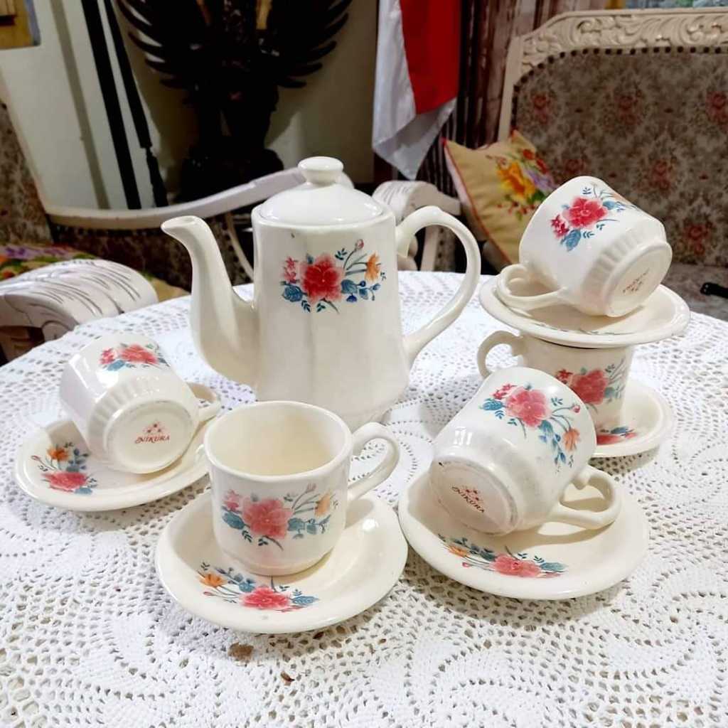 Tea Set Vintage