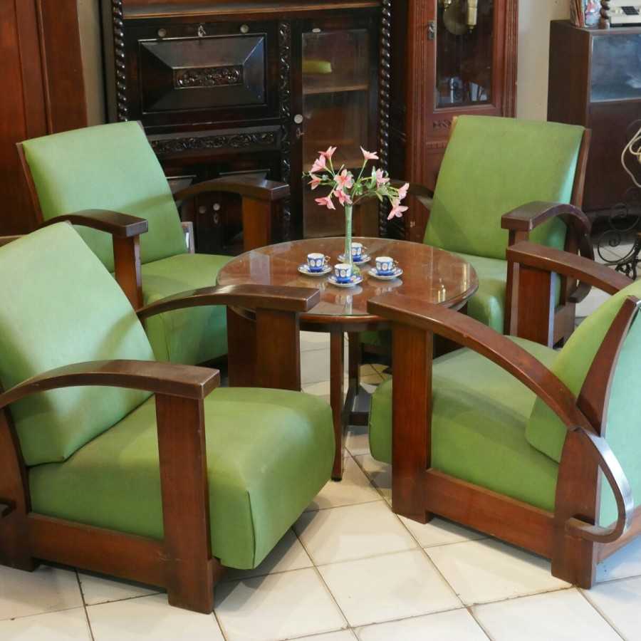 Kursi Tamu Sedan Klasik Kuno Kolonial