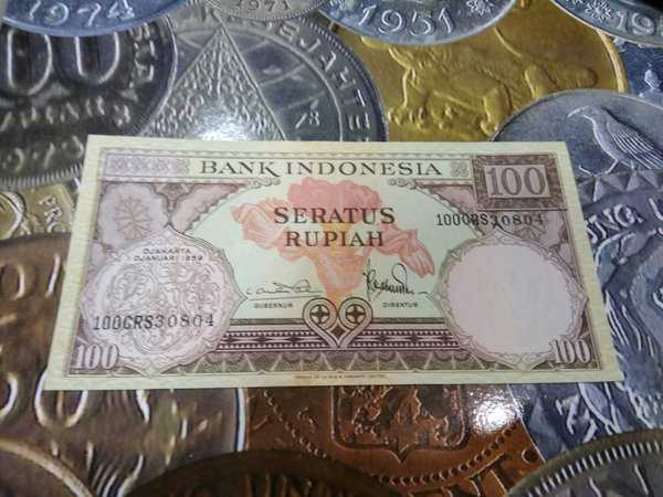 BL 1947 indonesia 100 rupiah 1959 bekas pakai banyak lipatan halus