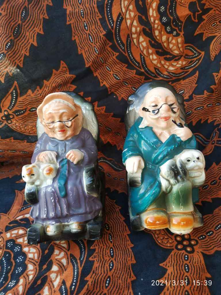 Patung Keramik Vintage