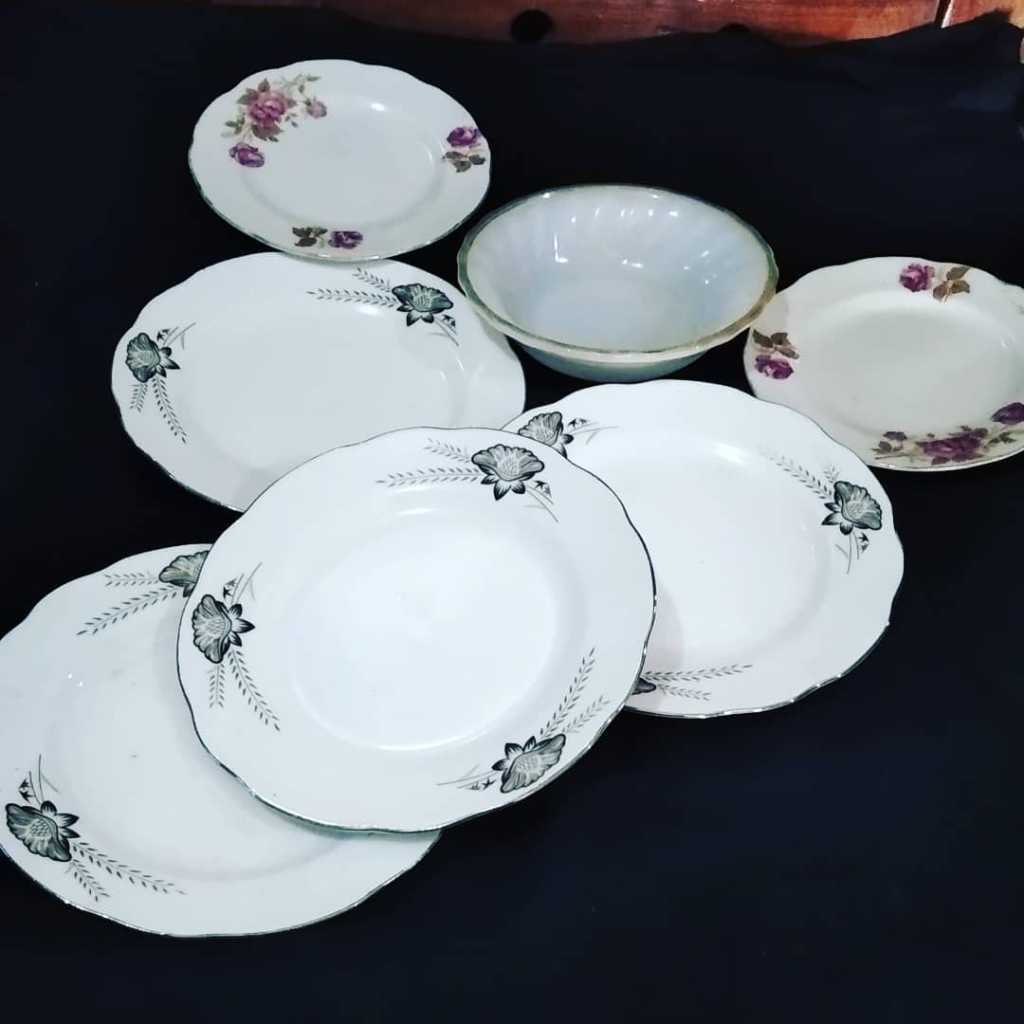Piring Keramik Vintage
