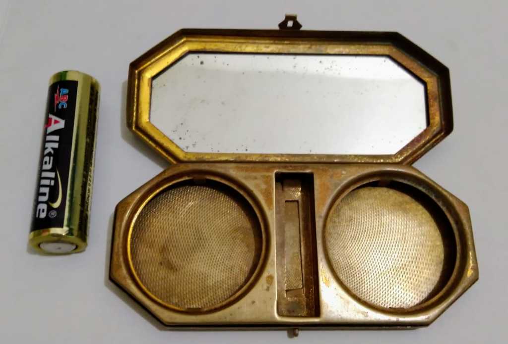 Tempat Bedak Kuningan Antik