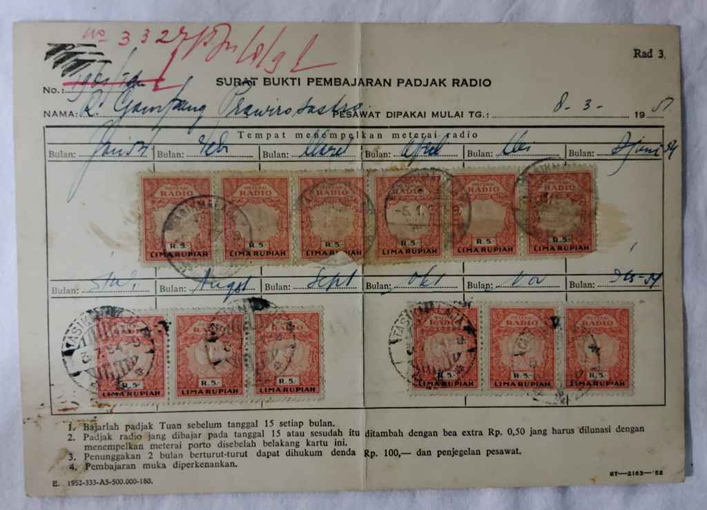 SURAT BUKTI PEMBAYARAN PADJAK RADIO NO. 1961/Tsm ; tahun 1954 : bukti pembayaran 12 buah materai Pajak Radio Rp. 5 (Lima Rupiah)