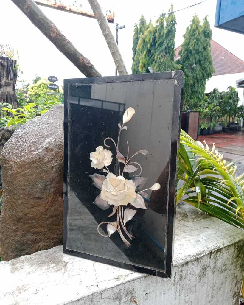 pajangan dinding bahan kerang