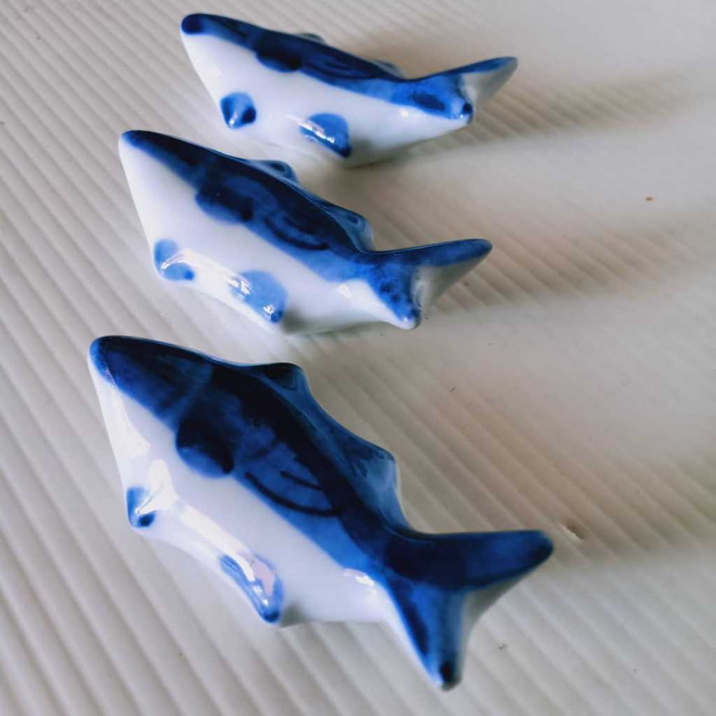 Hiasan dinding porcelain