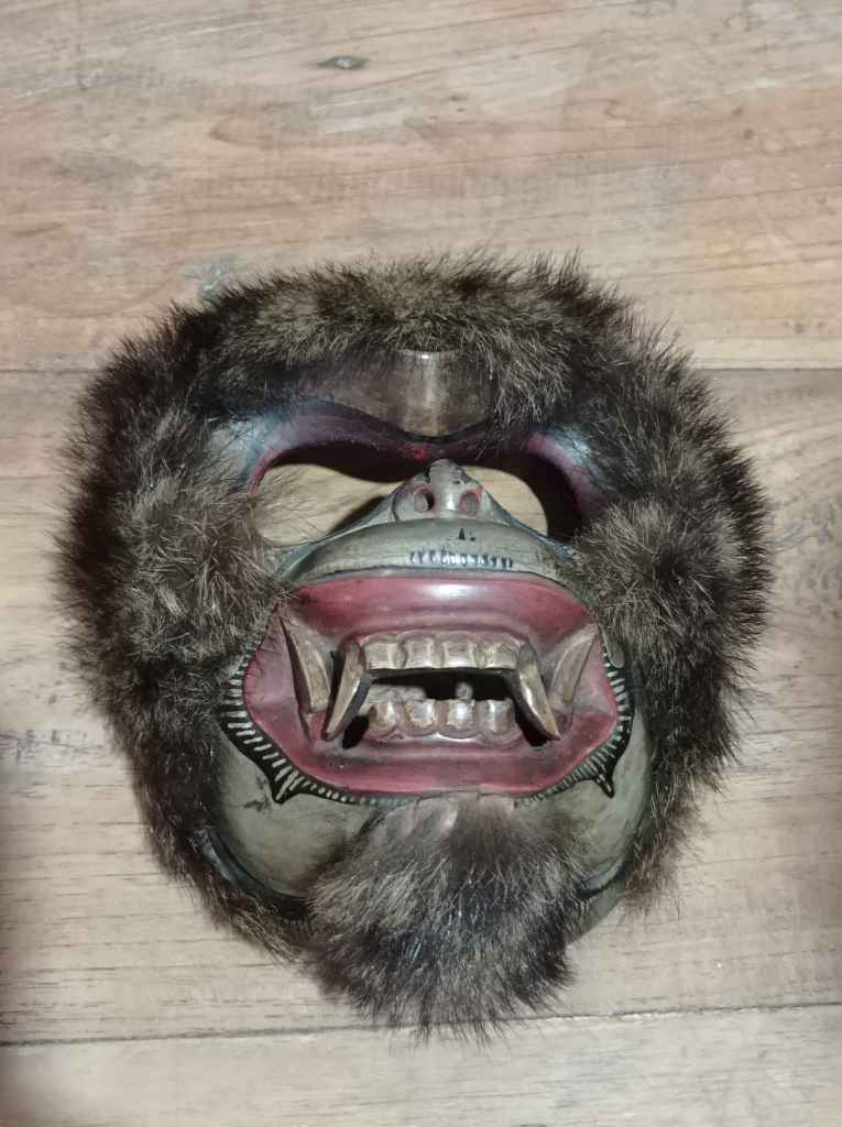 Topeng kayu tua hanoman