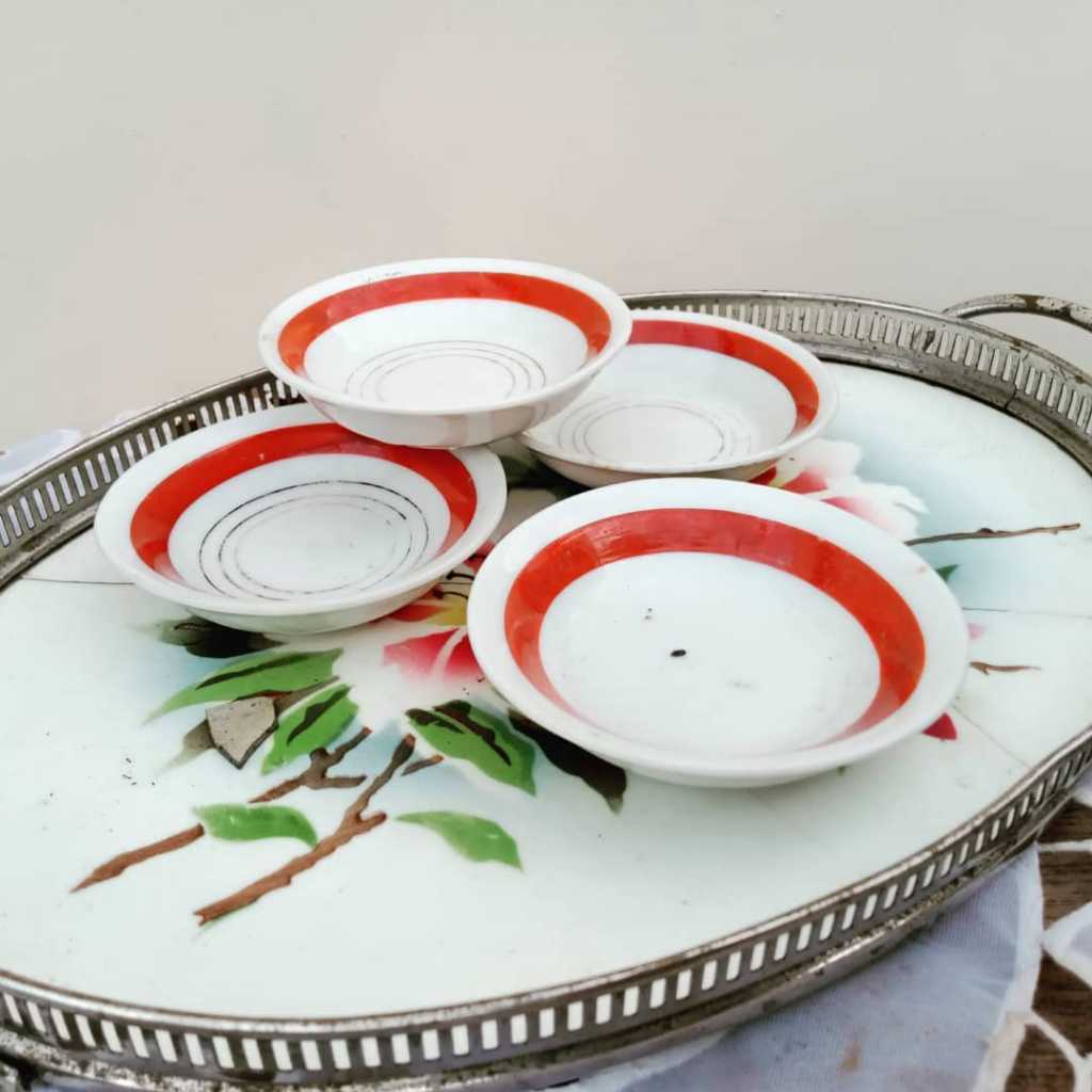 Tempat sambal kondisi utuh.