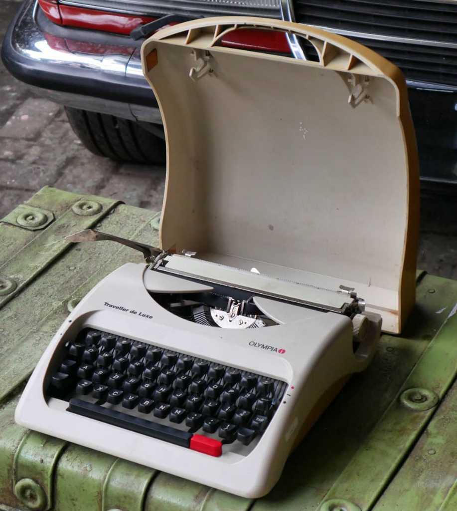 Mesin Ketik Olympia Kondisi Fungsi