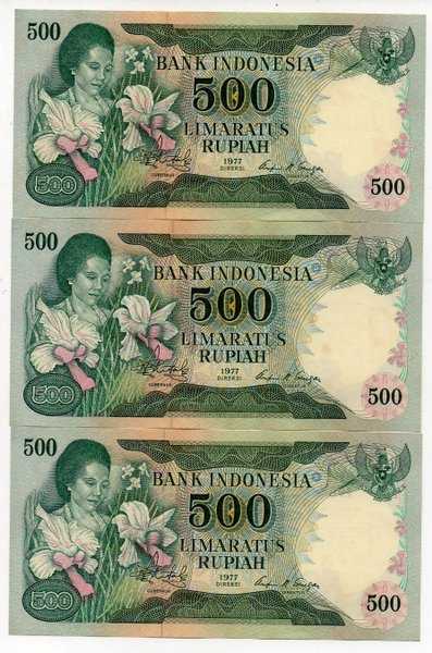 BL 1790 Lot 3 Lembar Urut 500 Rupiah tahun 1977 AUNC - UNC Flek Tipis Sesuai gambar