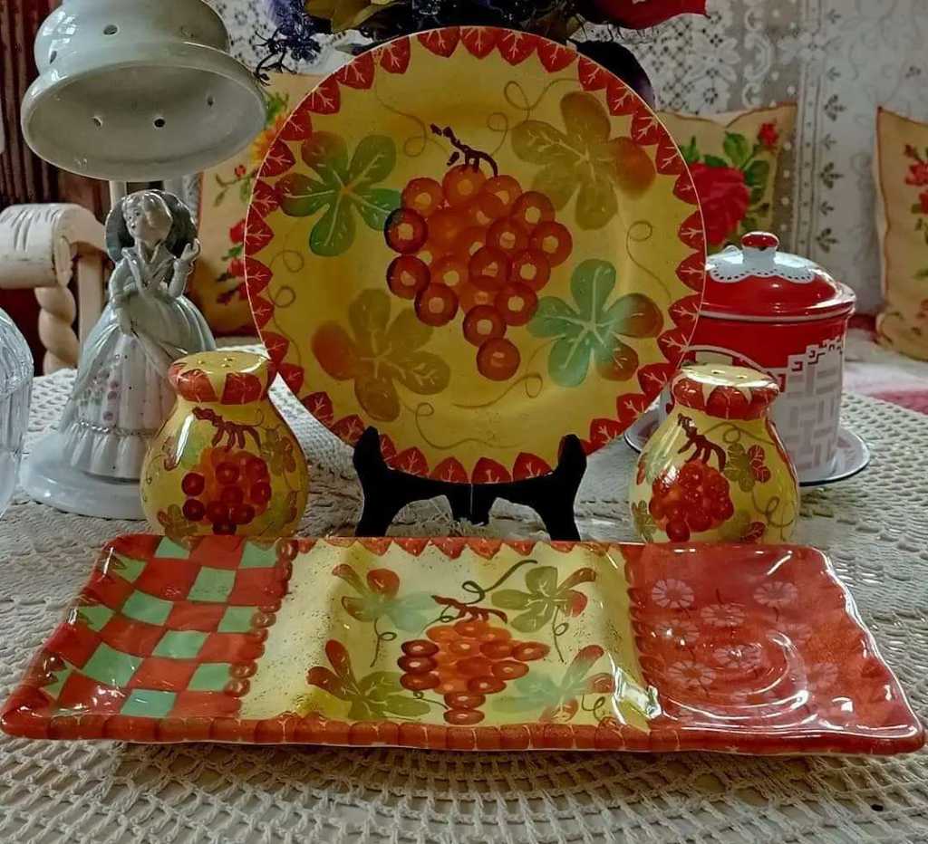 Piring Keramik Antik