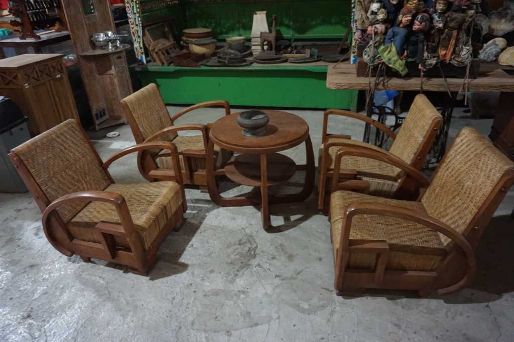 1 Set Meja kursi Semarangan