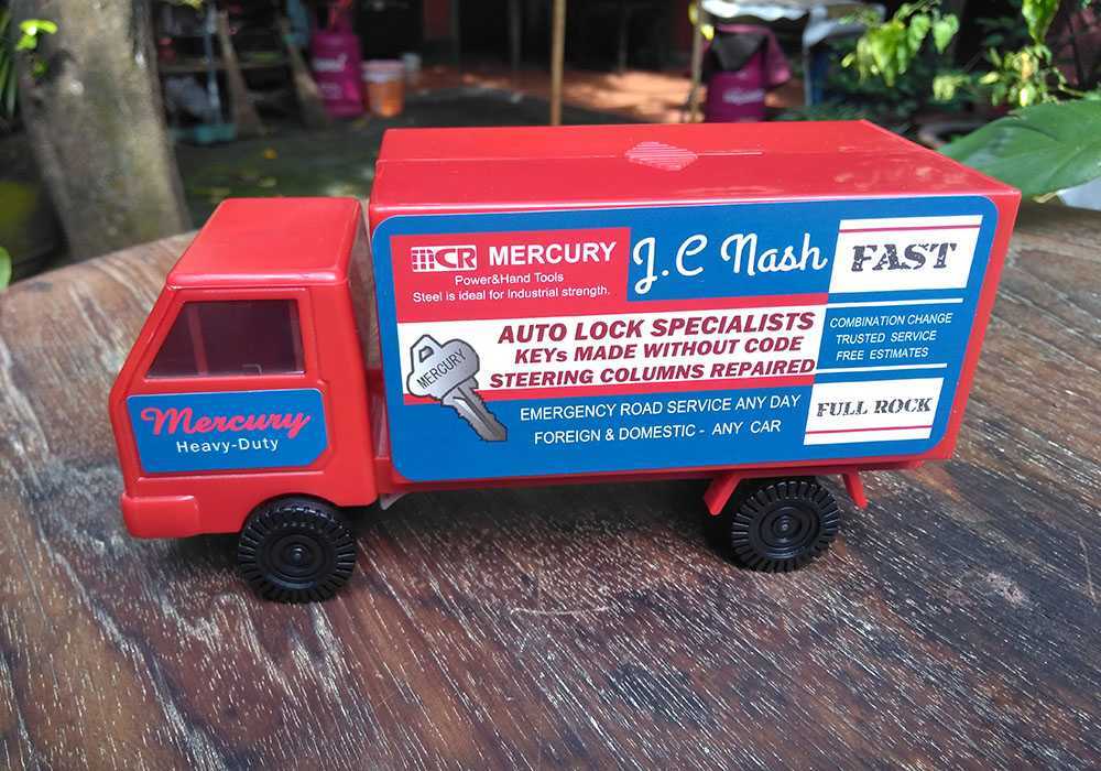 Tool kit box bentuk miniatur truk
