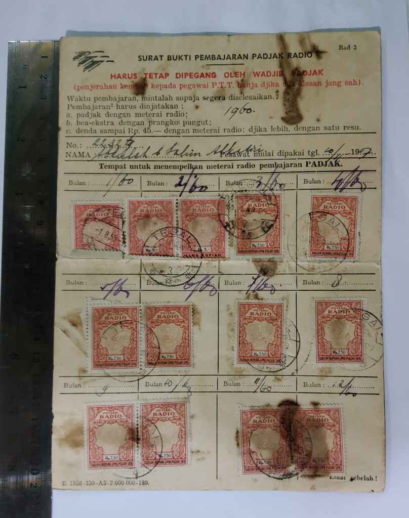 SURAT BUKTI PEMBAJARAN PADJAK RADIO No.2232/tg ; tahun 1960; bukti pembayaran 3 buah materai R.5,-(Lima Rupiah) dan 10 buah materai Rp.7.5 (Tudjuh Rupiah Lima Puluh Sen)