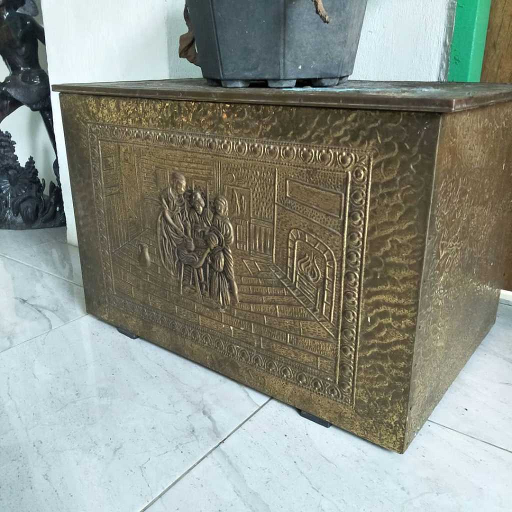 PETI KAYU PLAT LOGAM