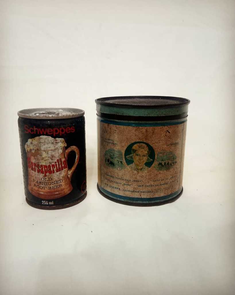Kaleng susu & minuman vintage.