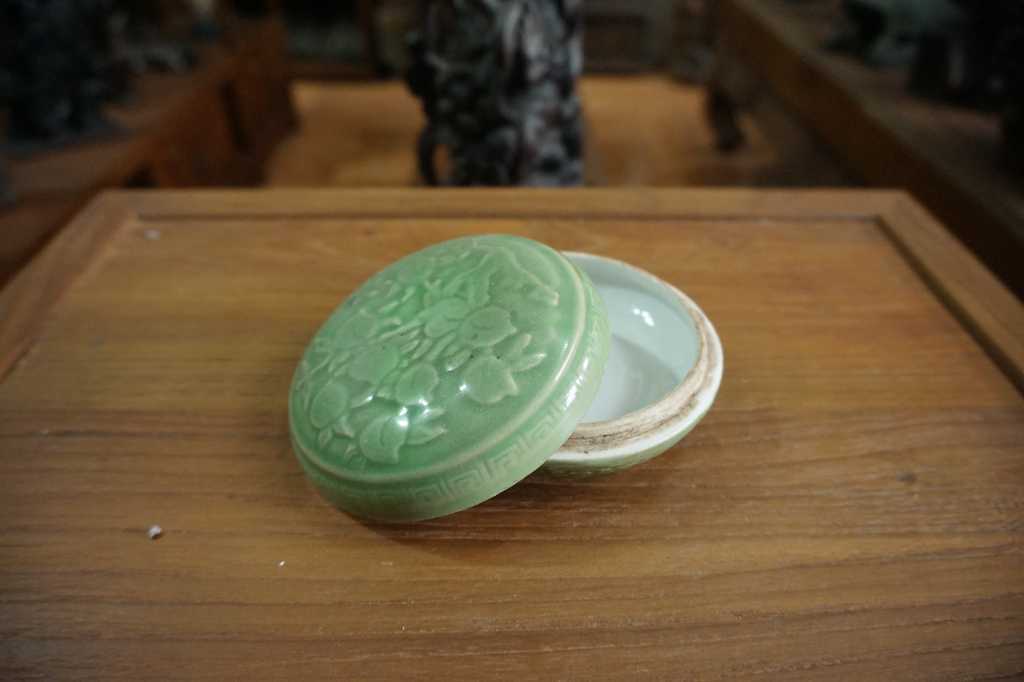 Tempat Bedak Celadon