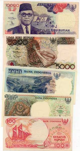 Bl 1734 SET Uang Kertas Indonesia tahun 1992 100 500 1000 5000 10000Bekas Pakai Sesuai Gambar Kondisi Utuh Tidak Sobek yang 10rb ada lobang