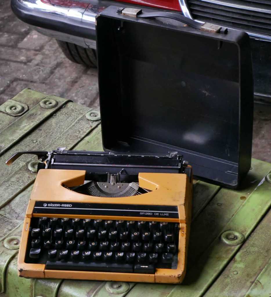 Mesin Ketik Silver Reed Kondisi Fungsi