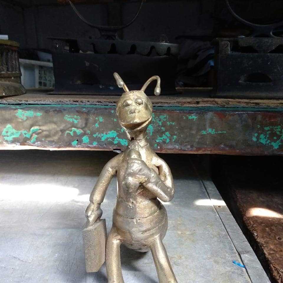 Tawon kuningan tinggi 15 cm an tebal sekali padat tdk tipis mulus