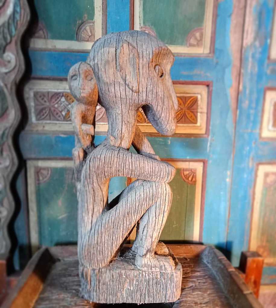Patung Ancestor Borneo Bahan Kayu Ulin