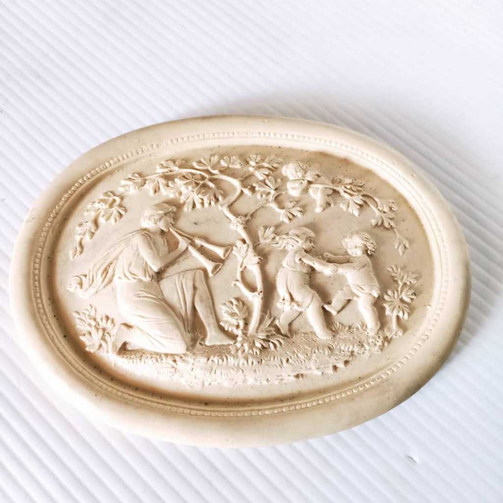 Hiasan dinding eropa Made in holland Bahan resin