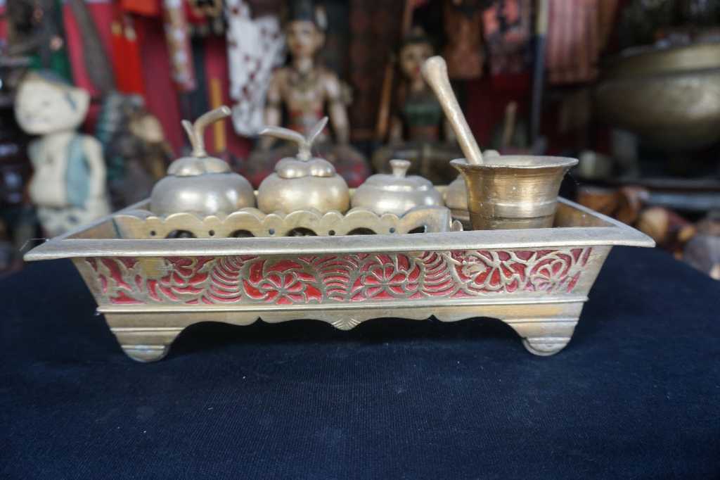 Kinangan Kuningan Antik