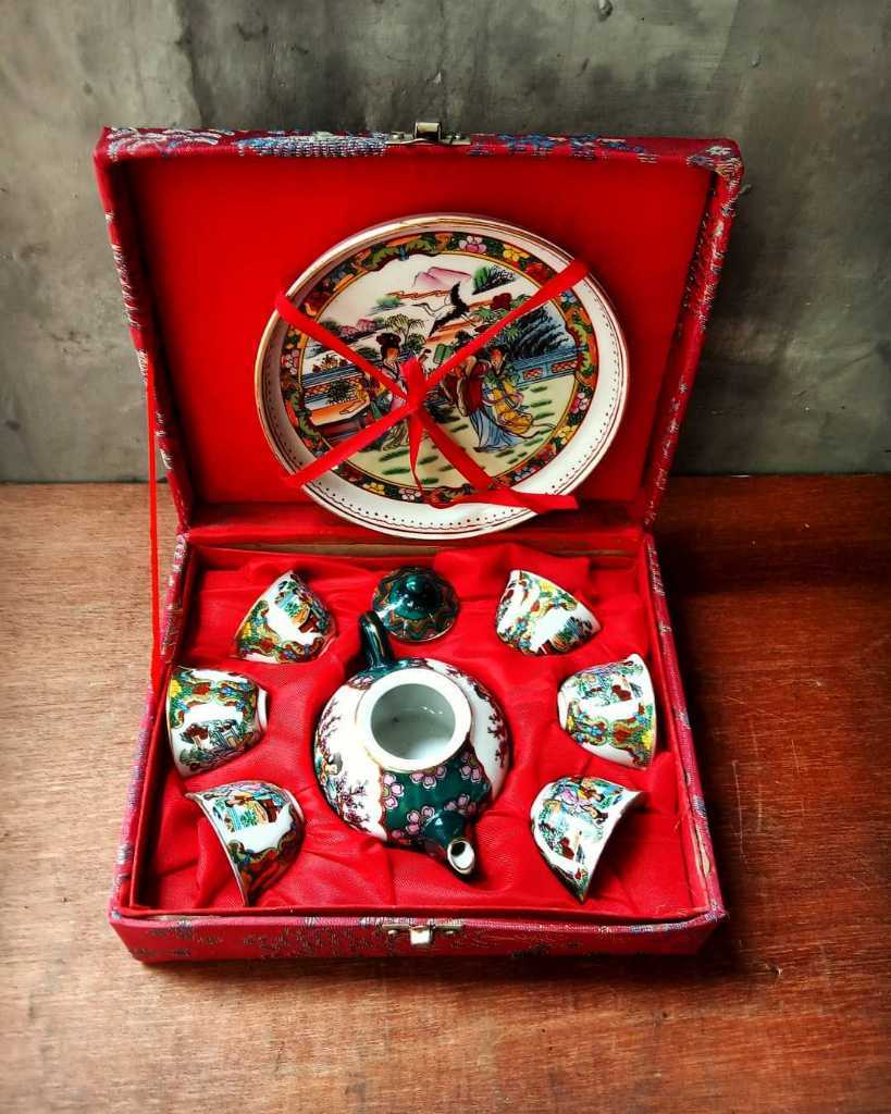 Souvenir tea set keramik china (bukan lawas).