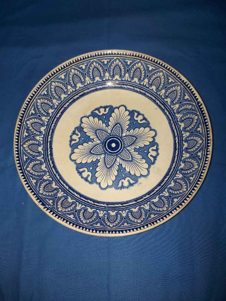 Piring Keramik Antik