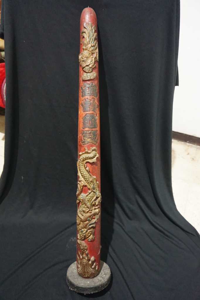 Stand Lilin Cina Motif Liong Timbul