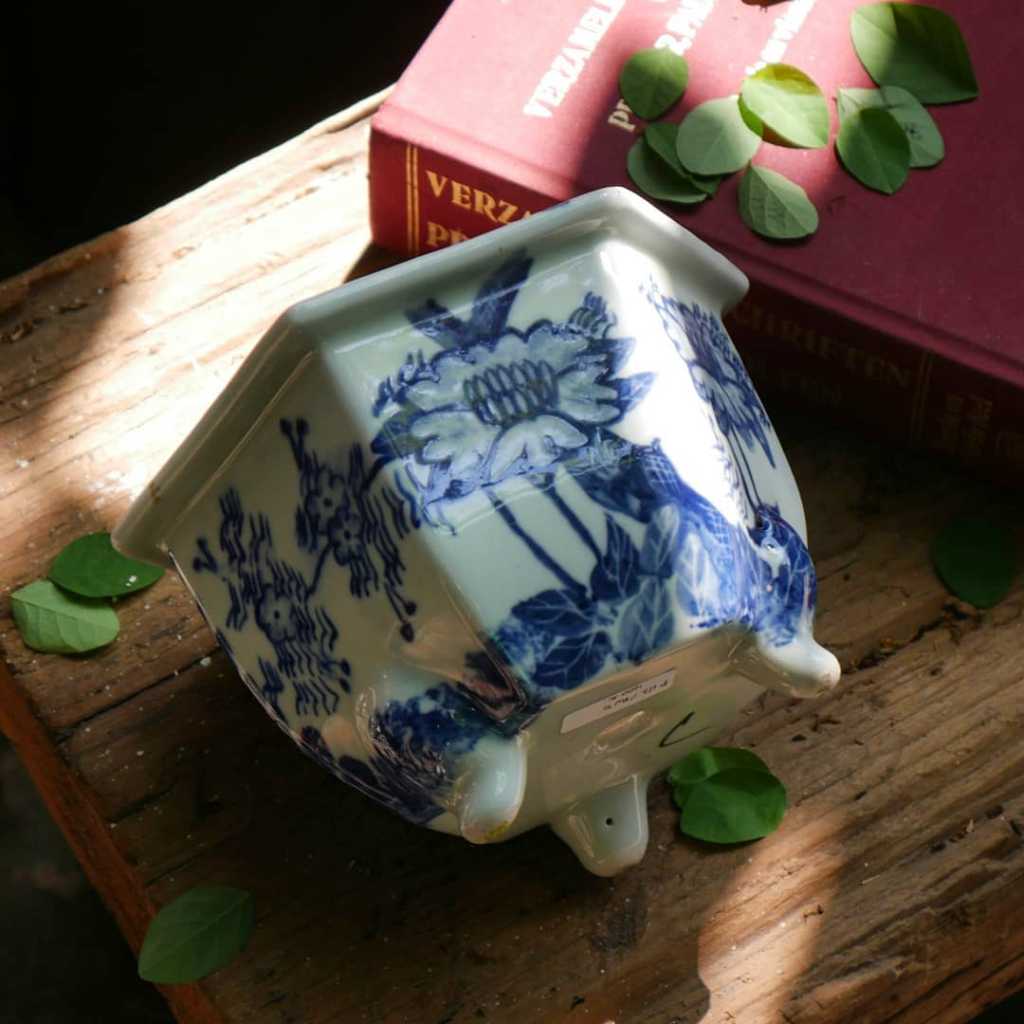 Pot Bunga Porcelain Vintage