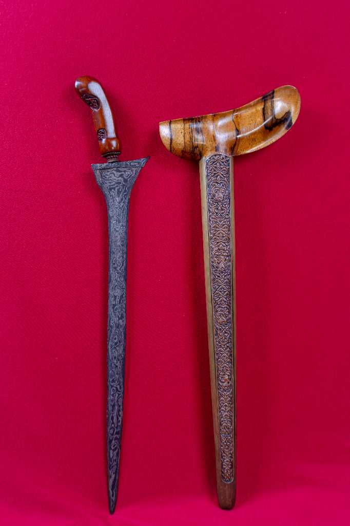 (011) Keris Lurus Tilam Upih Beras Wutah Tuban