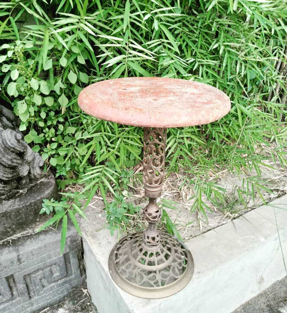 Standar Pot/Telp; bahan kuningan. T.43cm x D.28cm.