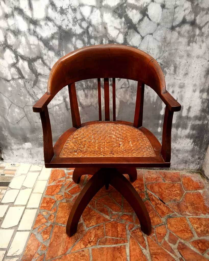 Kursi kerja Antik. Kokoh.., solid.., komplit.