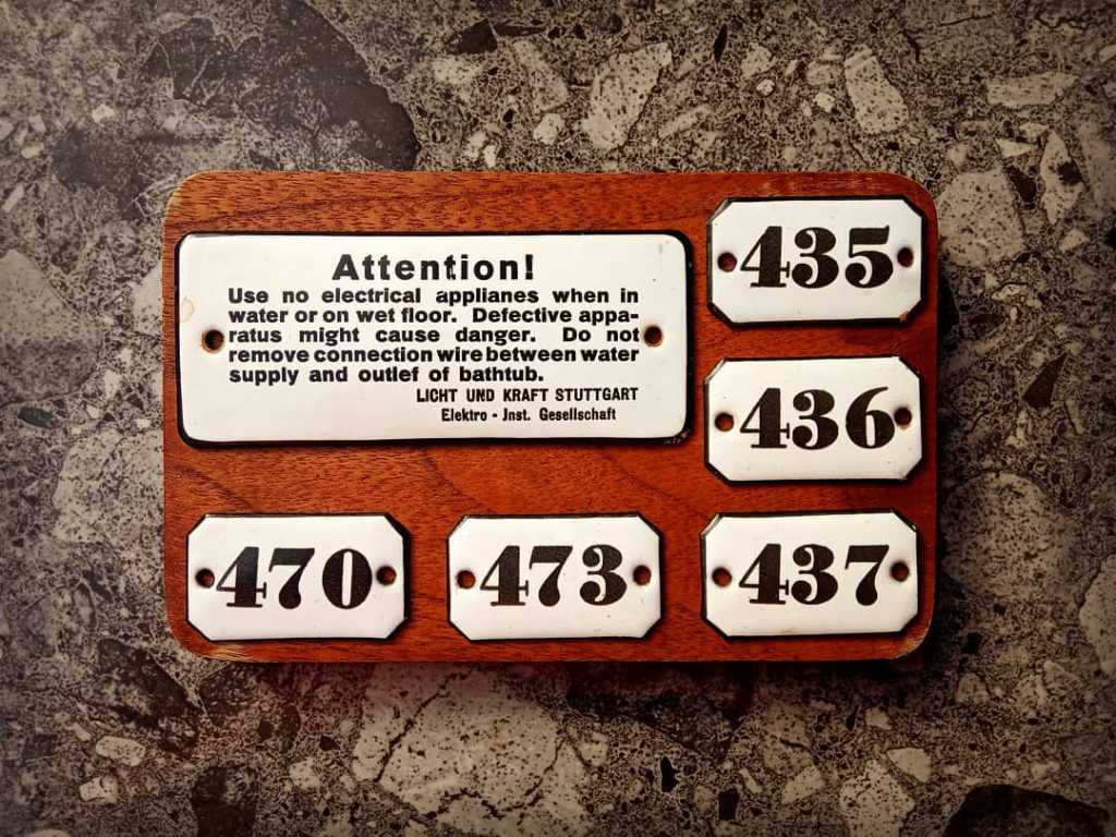 Plat Enamel Peringatan listink & nomor kamar.