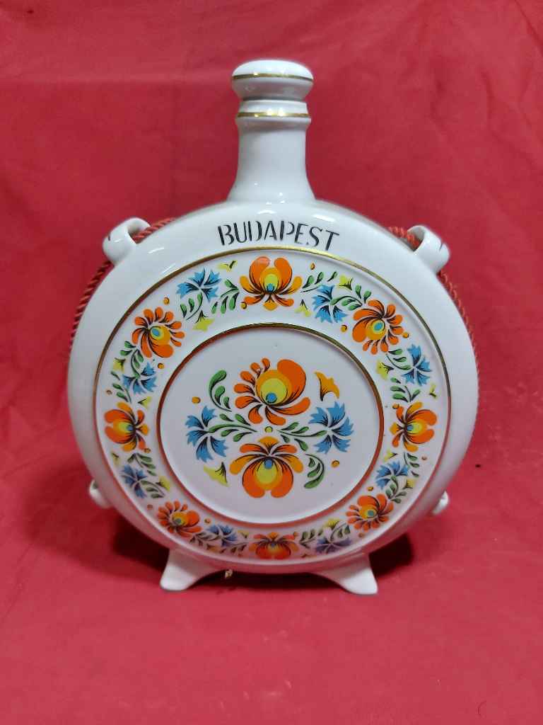 Vintage Tempat Minum Porselin