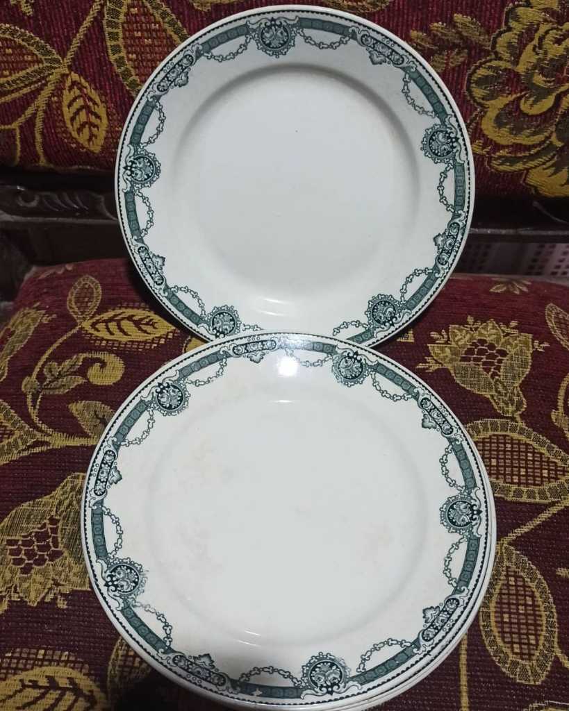 Piring Keramik Vintage Eropa