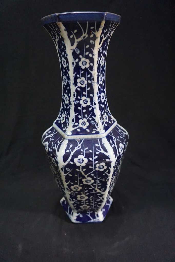 Vas Porcelain Vintage