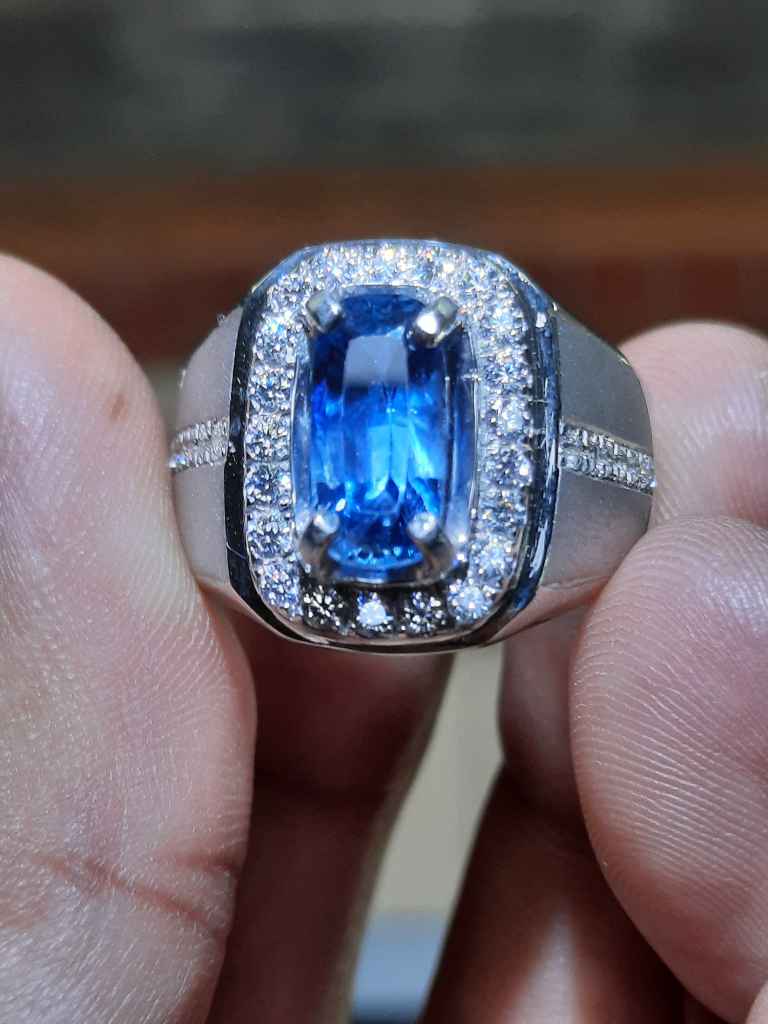Natural Blue Sapphire Srilanka NTE