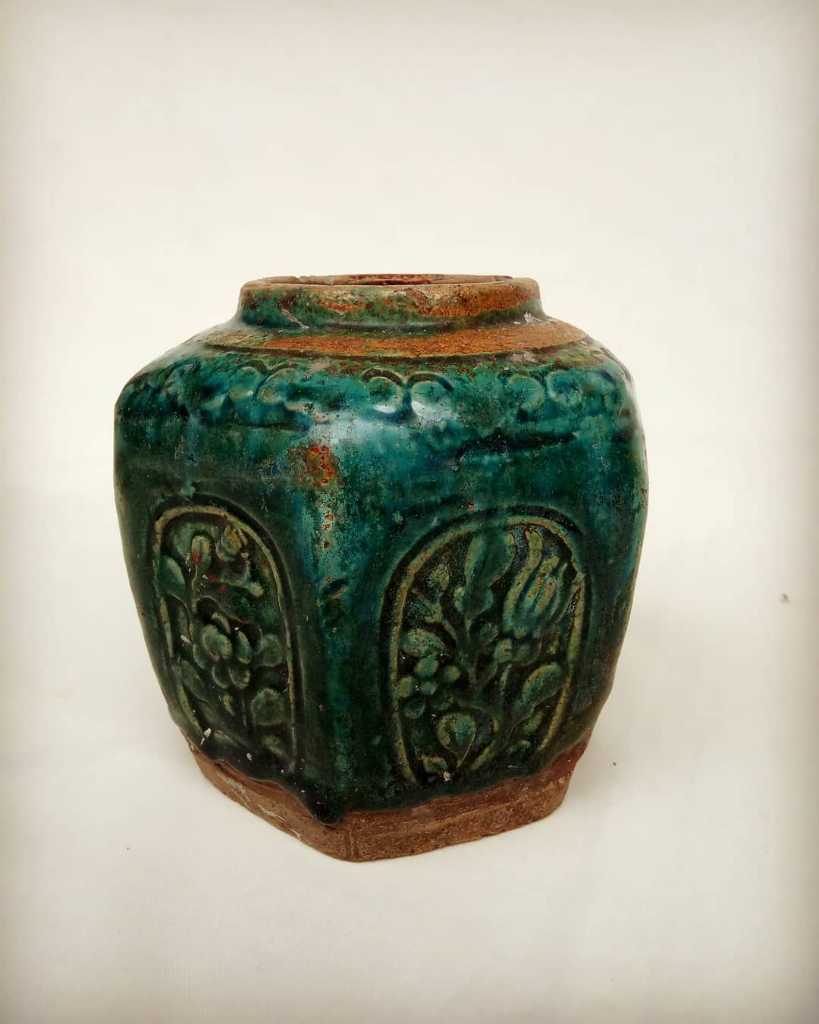 Guci Keramik China Antik