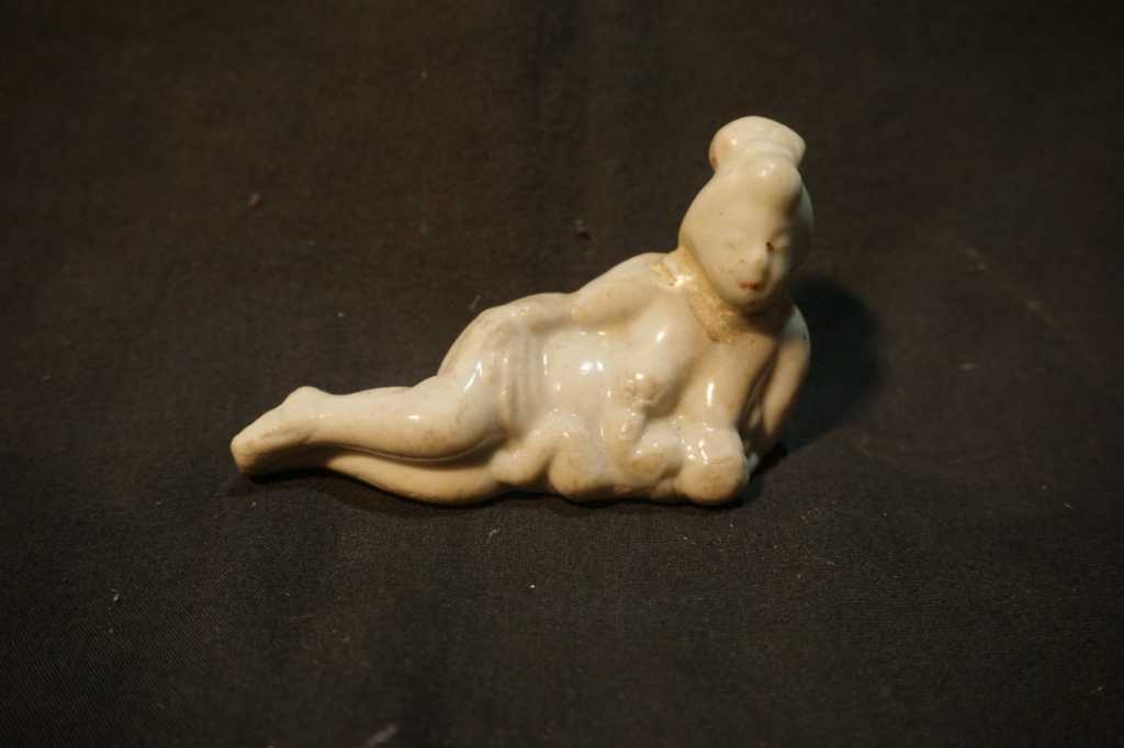 Patung Porcelain Nude