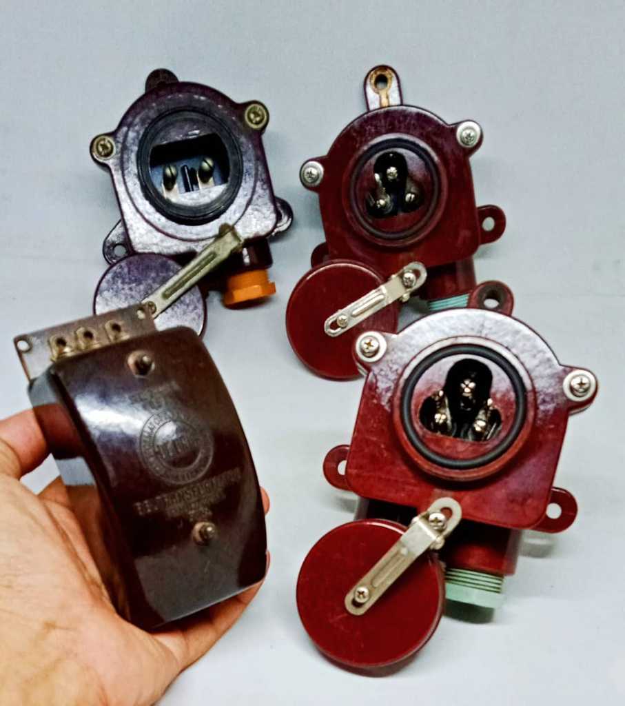 Skakel Ebonit (industrial)